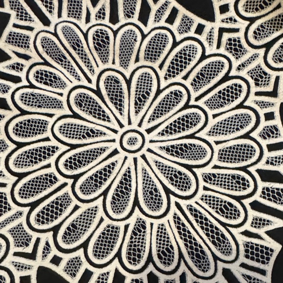 Badgley Mischka Monochrome Floral Midi Dress - Picture 4 of 4